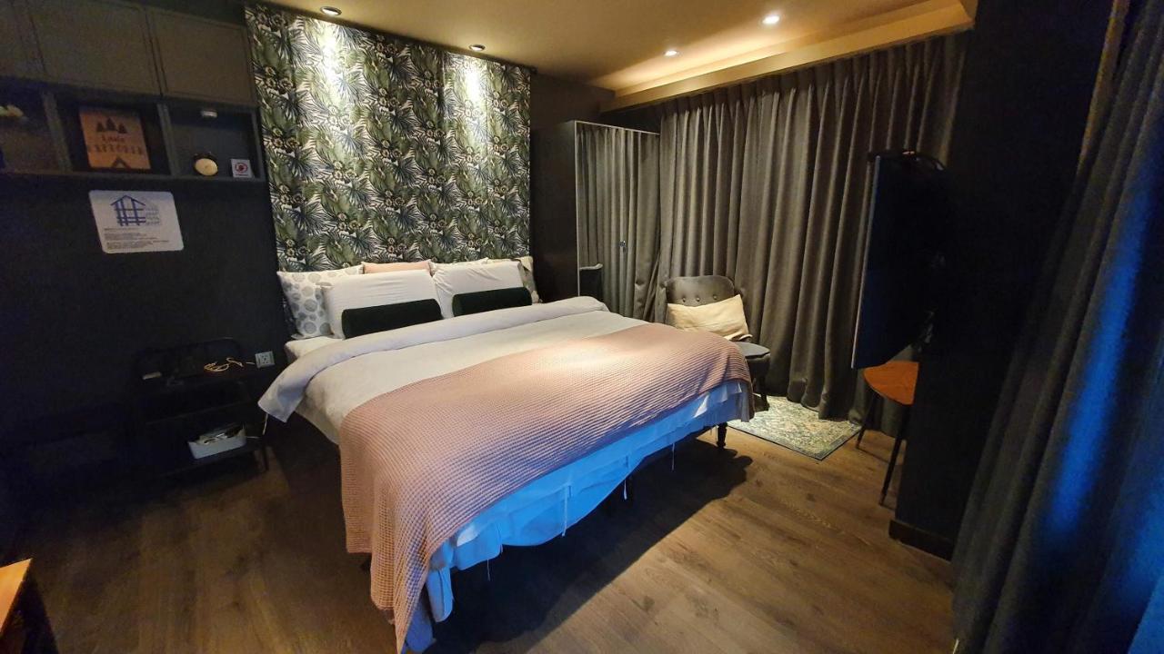 Yomi - Shuanglian Mrt Hotel